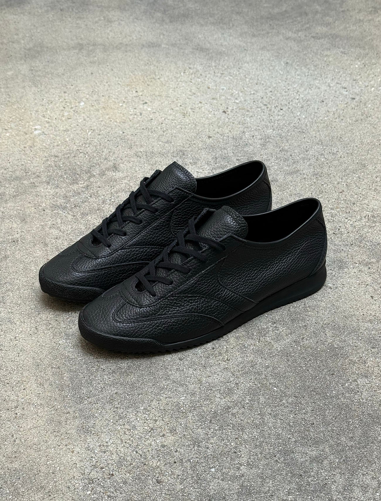  - ROF German Military Trainer (Black) - Bows and Arrows