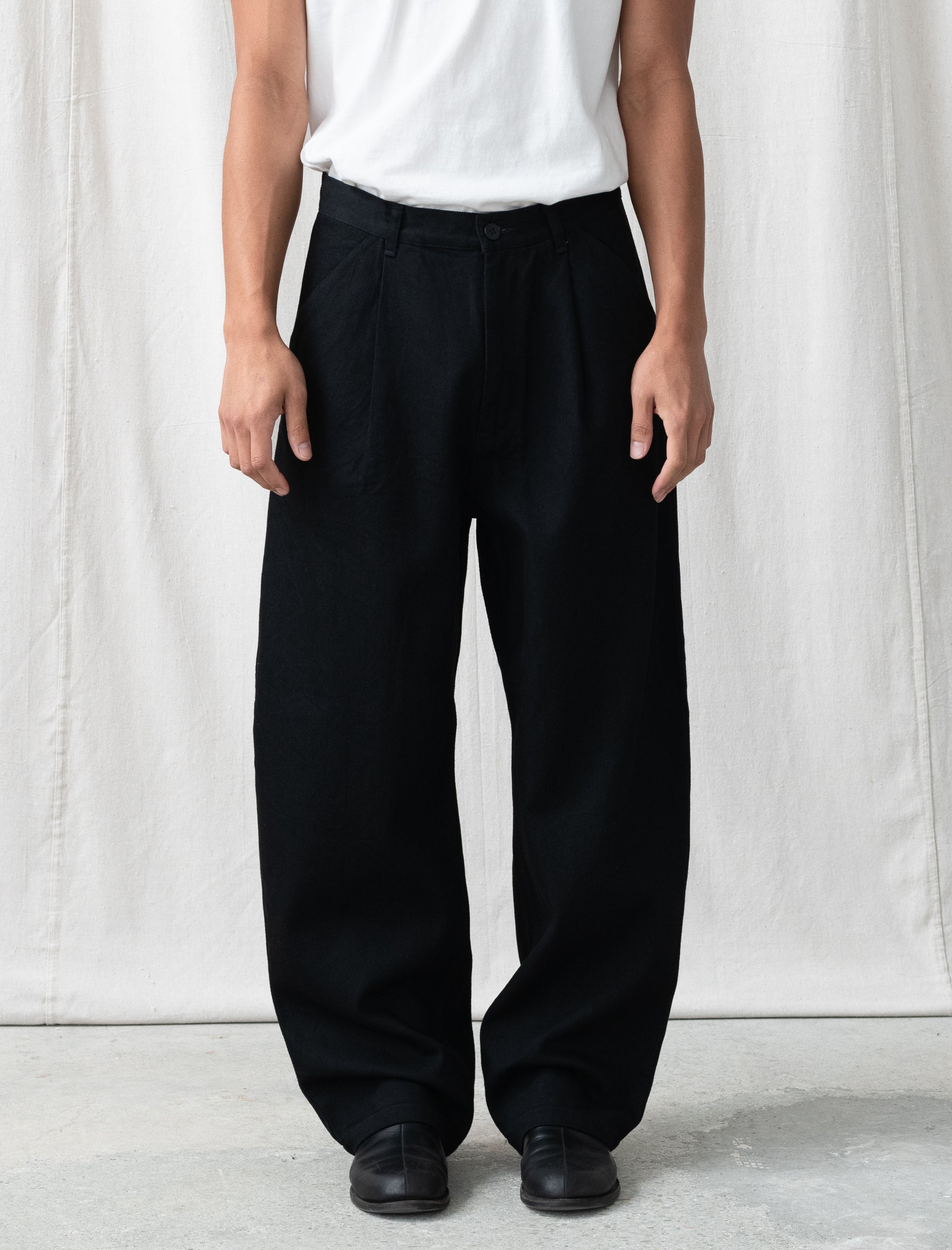 12oz Denim Deep Tuck Pants (Black)