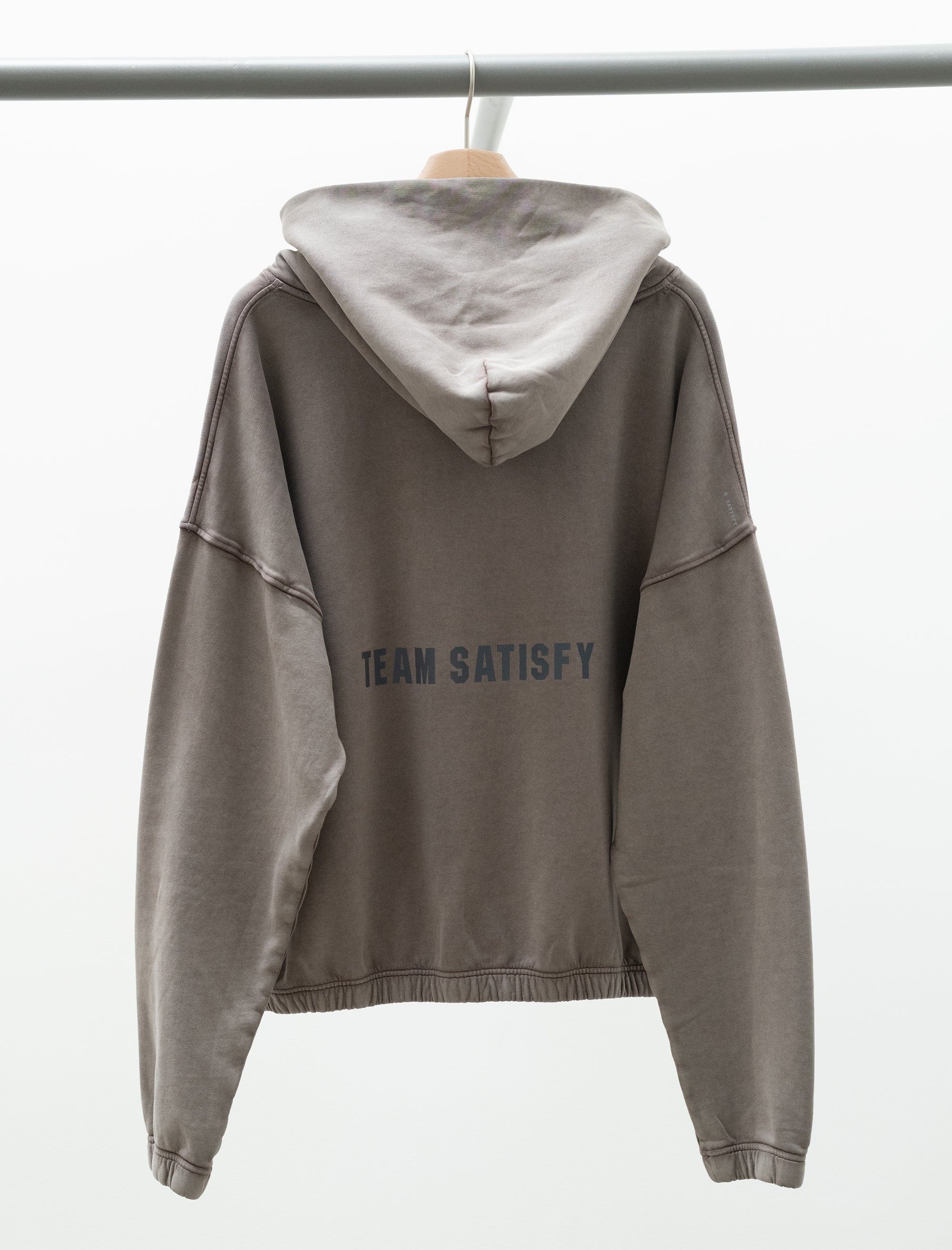 Smooth mood ダークグレー ジップアップフーディ Satisfy SoftCell Hoodie (Aged Falcon) – Bows and Arrows