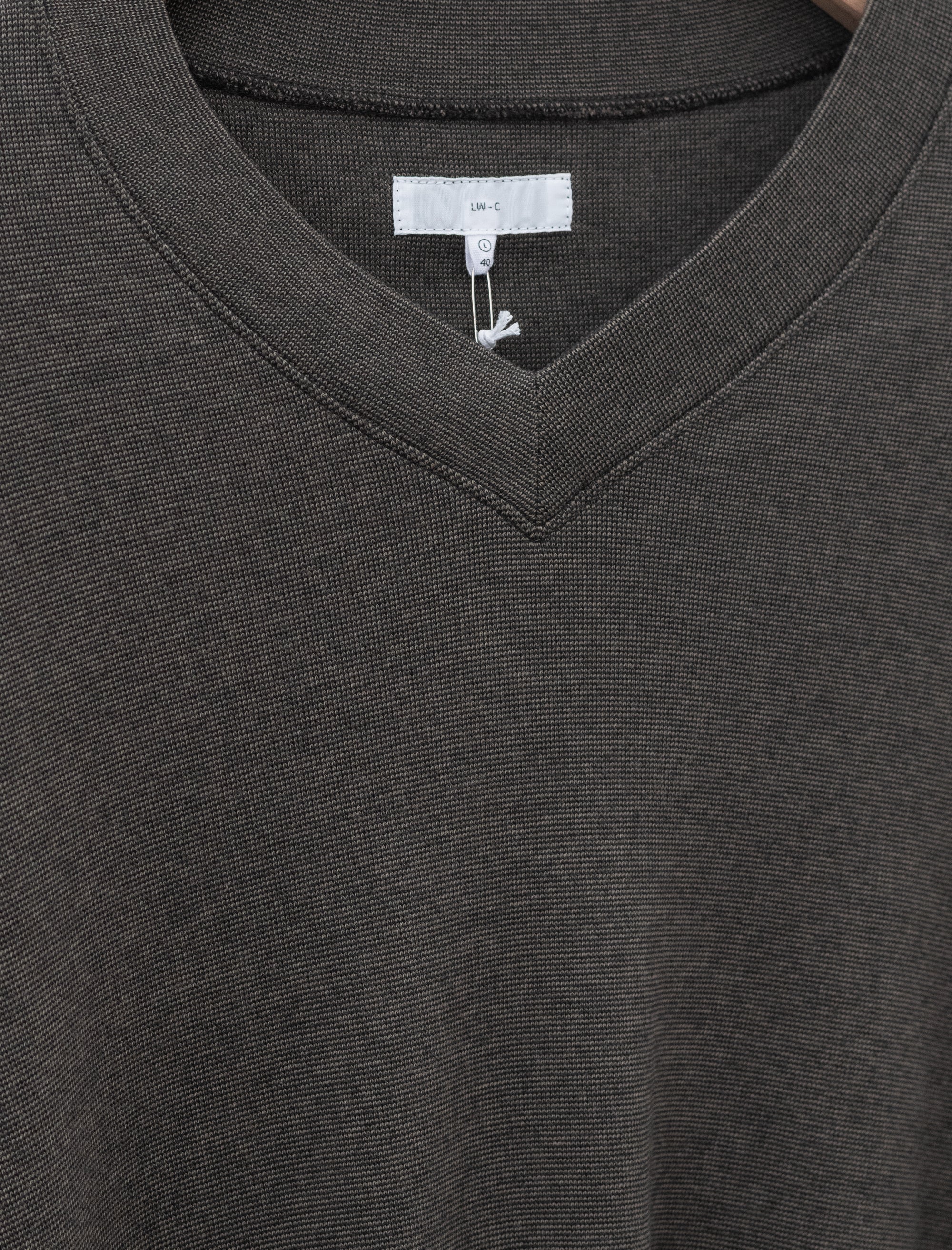 High V-neck T-Shirt (Anvil Grey/Black)