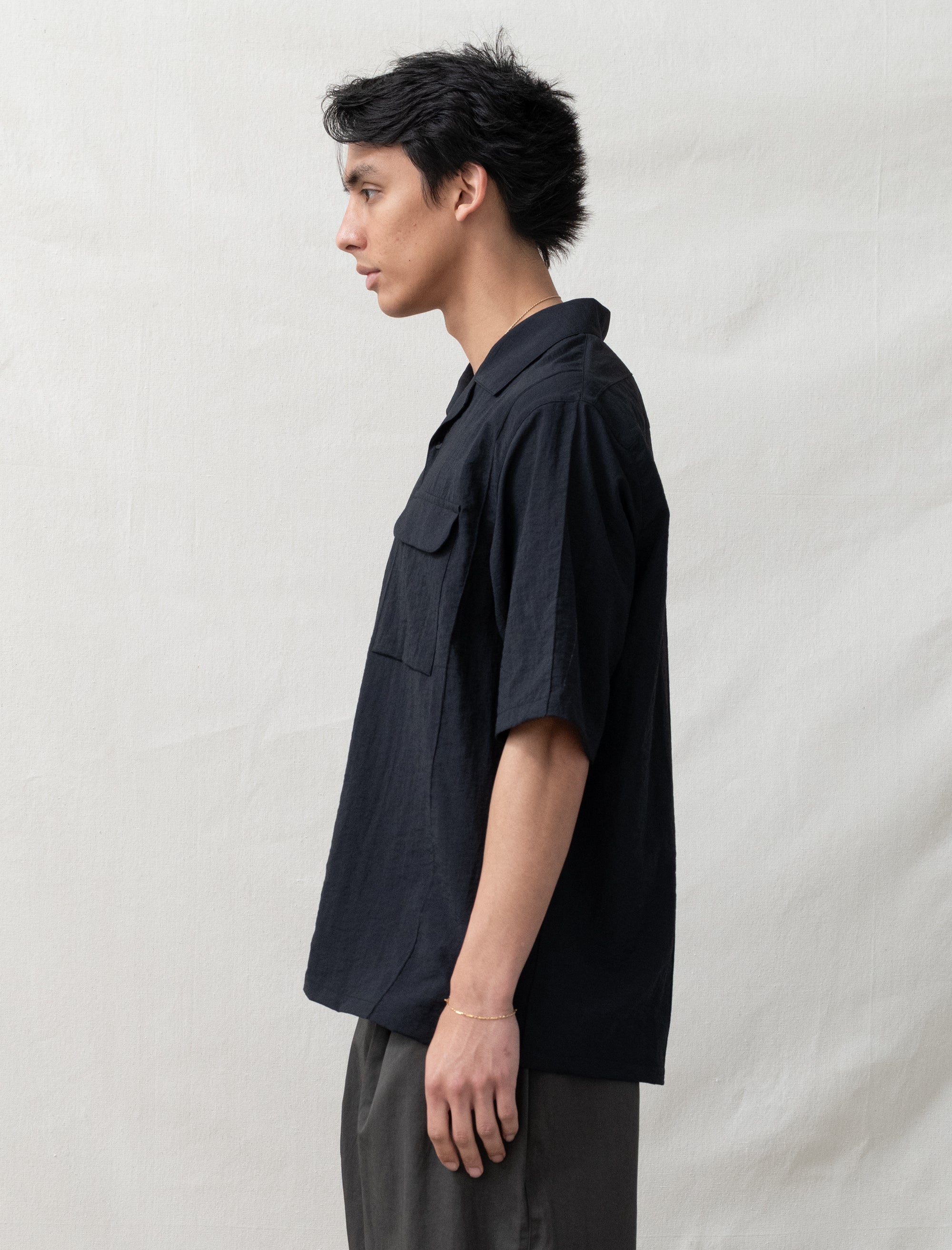 still by hand Half Sleeve Pin Tuck Shirt (Black)