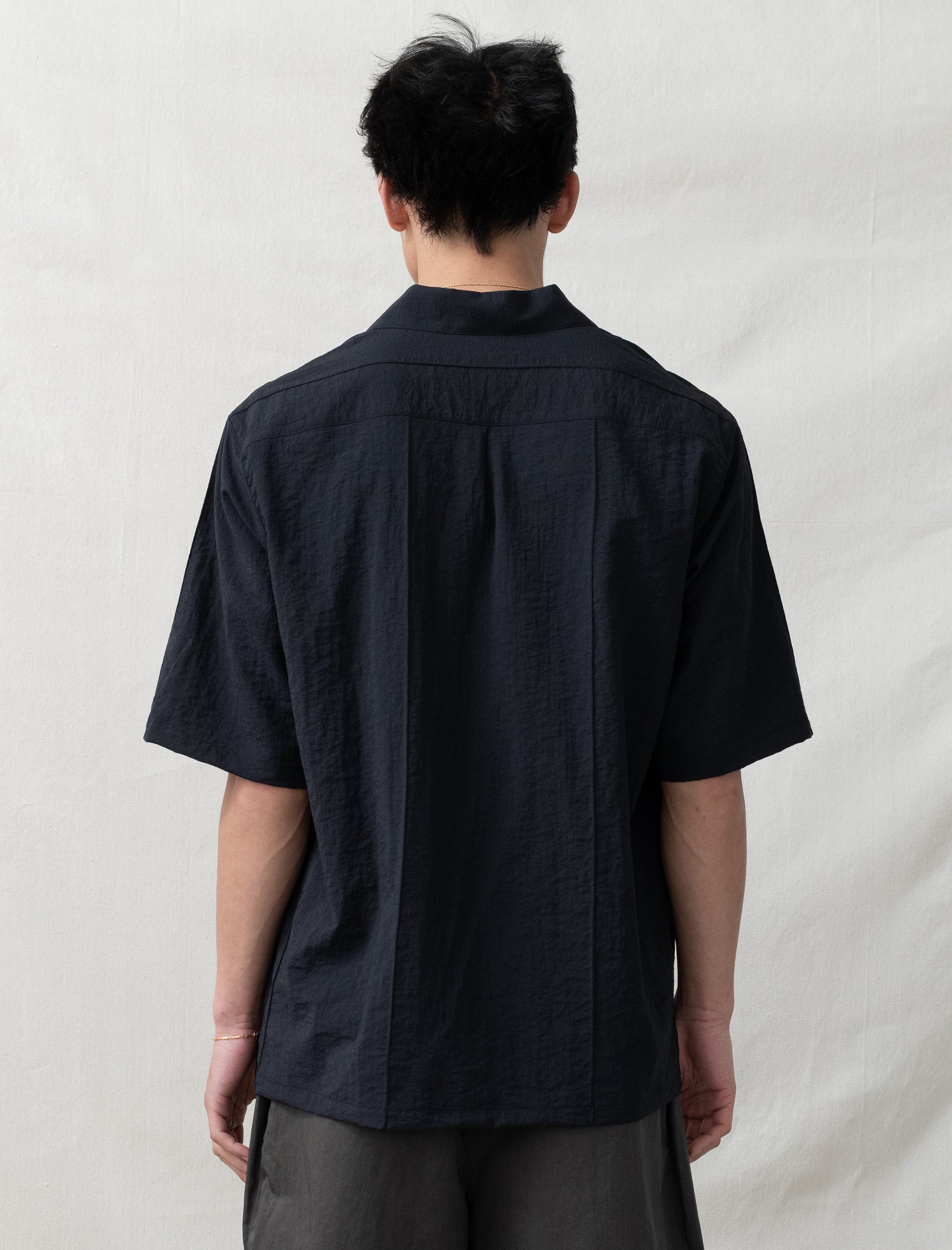 still by hand Half Sleeve Pin Tuck Shirt (Black)