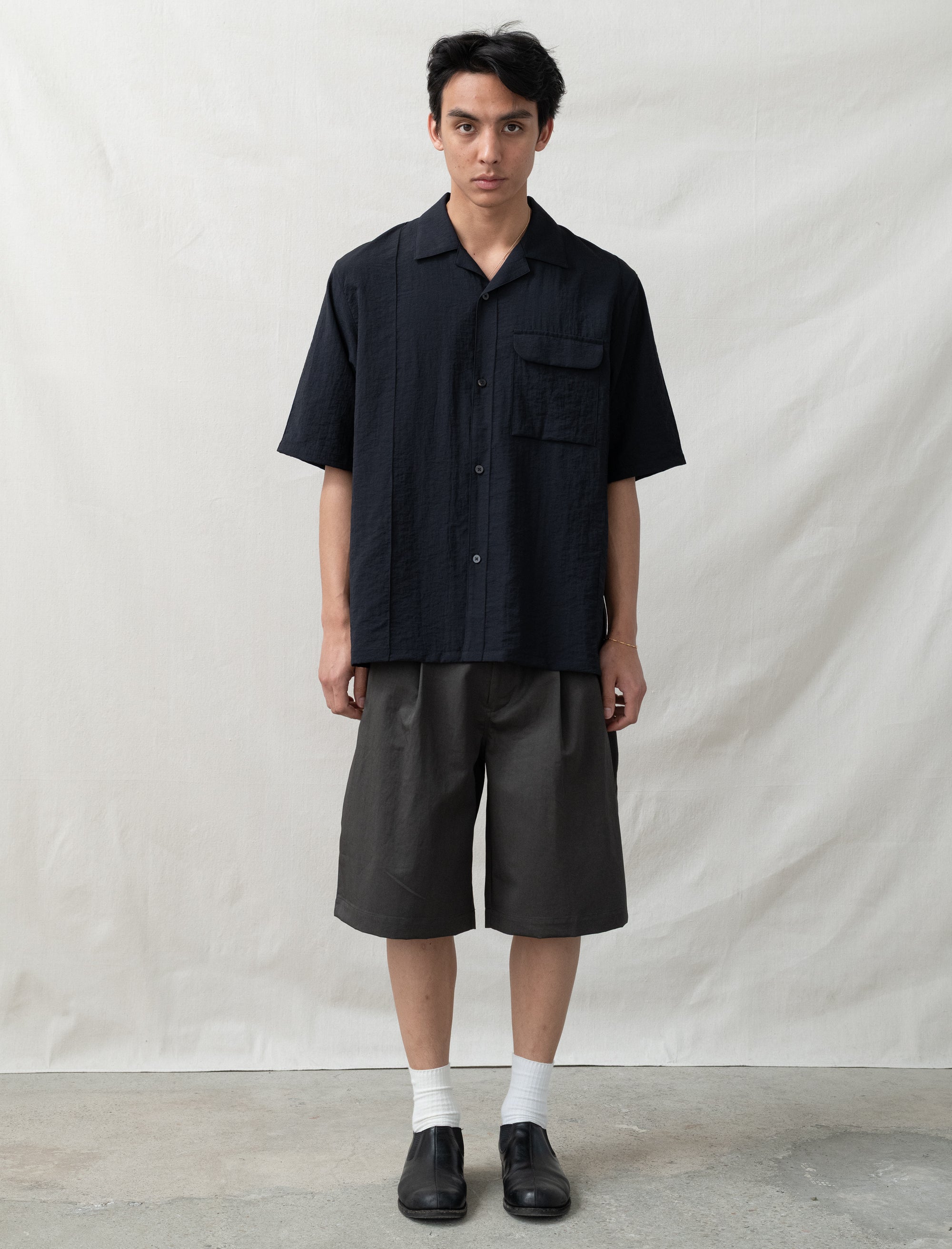 still by hand Half Sleeve Pin Tuck Shirt (Black)