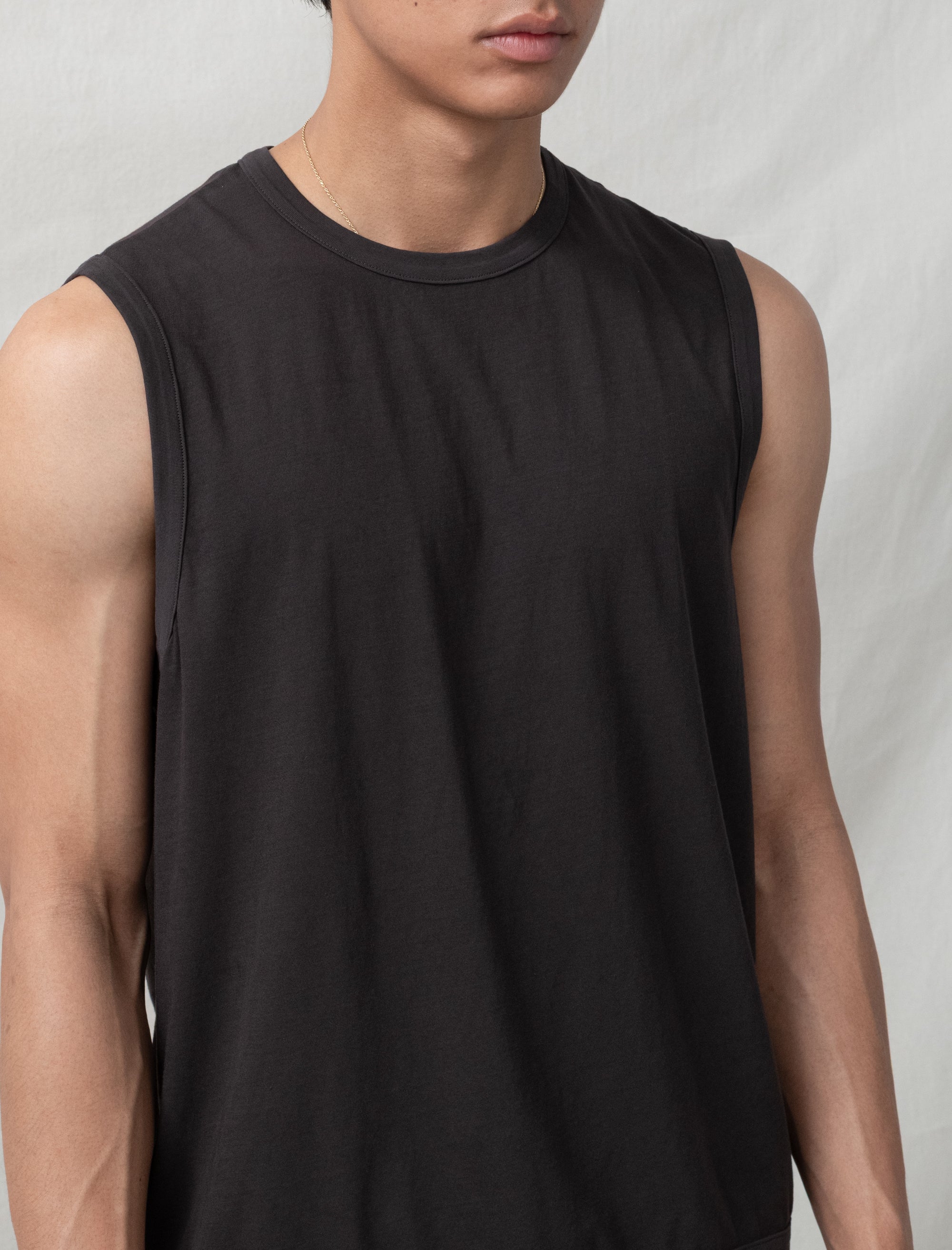 lady white co Sleeveless T-Shirt (Tire Black)