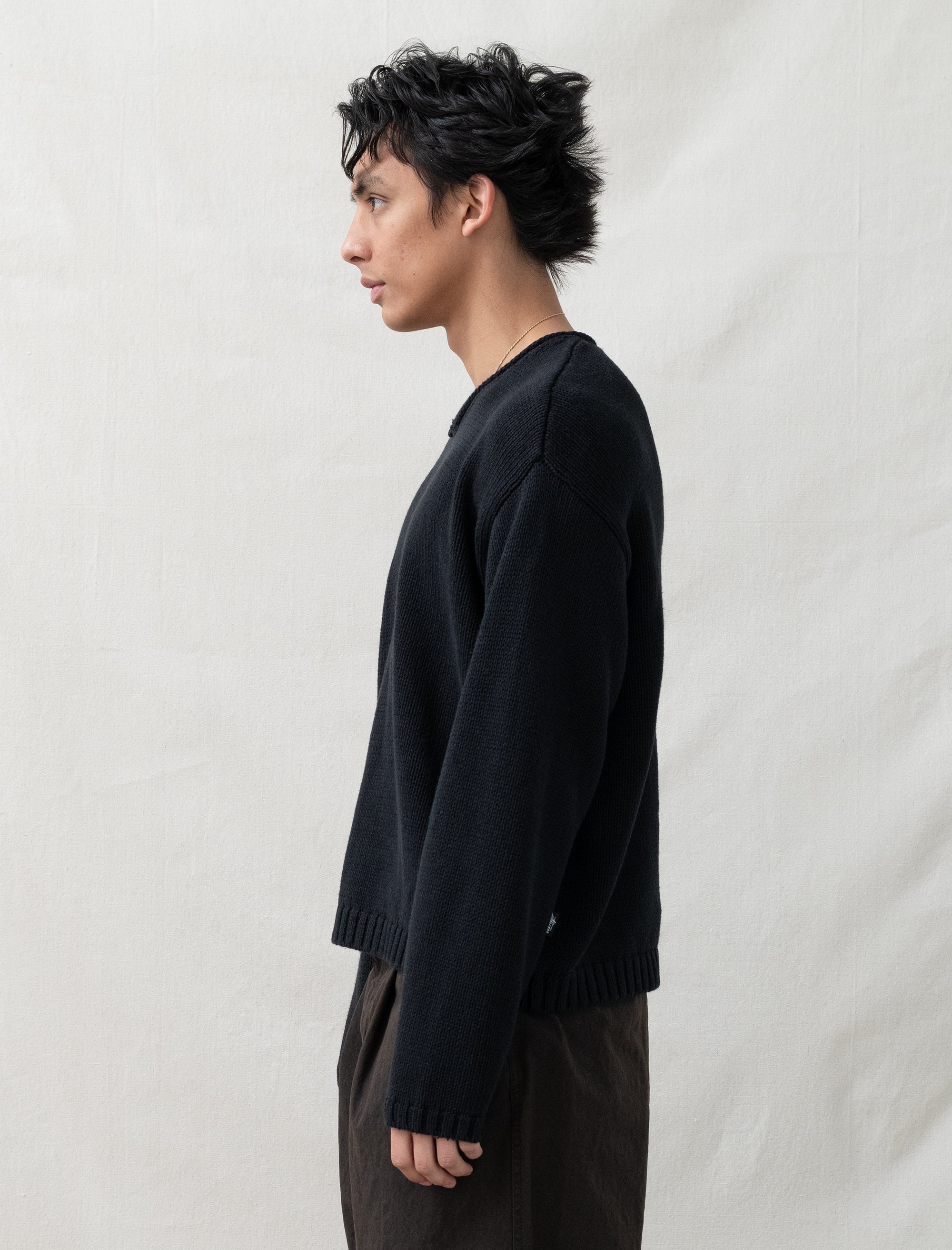 Roll V Neck Sweater (Black)