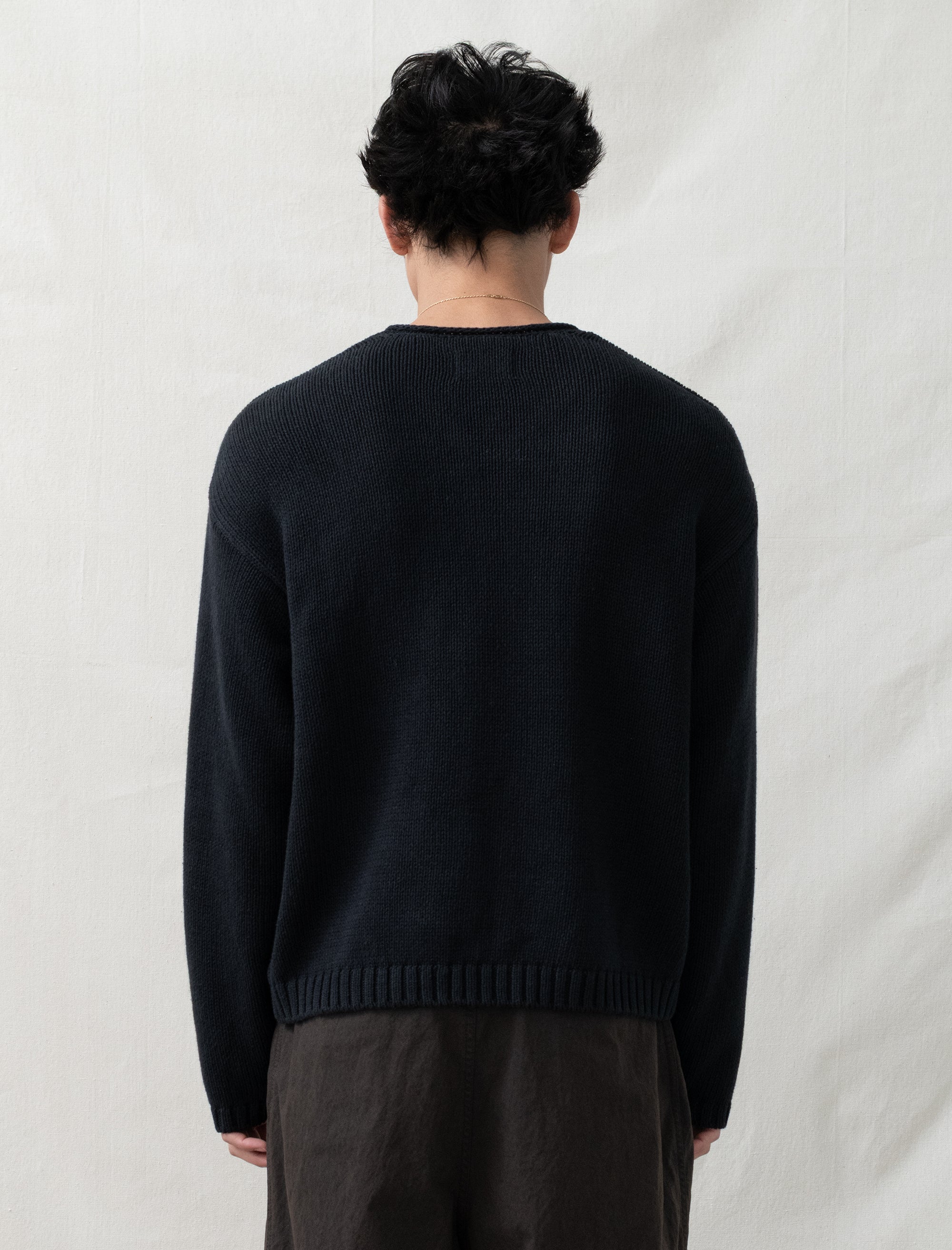 Roll V Neck Sweater (Black)